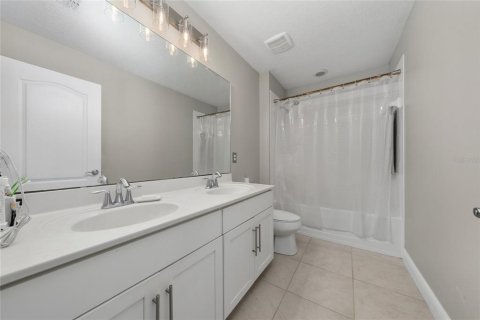 House in Apopka, Florida 3 bedrooms, 203.46 sq.m. № 2287743 - photo 6