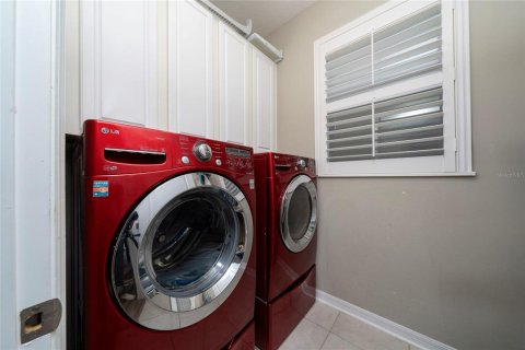 House in Apopka, Florida 3 bedrooms, 203.46 sq.m. № 2287743 - photo 27