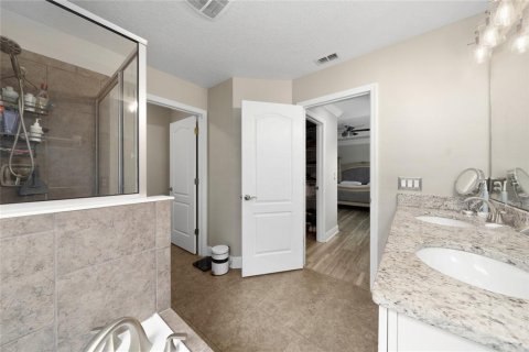 House in Apopka, Florida 3 bedrooms, 203.46 sq.m. № 2287743 - photo 10