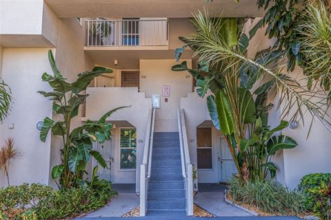 Снять в аренду кондоминиум в Сент-Питерсберг, Флорида 2 спальни, 116.59м2, № 1798224 - фото 2