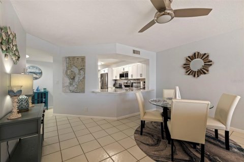 Снять в аренду кондоминиум в Сент-Питерсберг, Флорида 2 спальни, 116.59м2, № 1798224 - фото 15