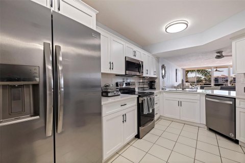 Снять в аренду кондоминиум в Сент-Питерсберг, Флорида 2 спальни, 116.59м2, № 1798224 - фото 7