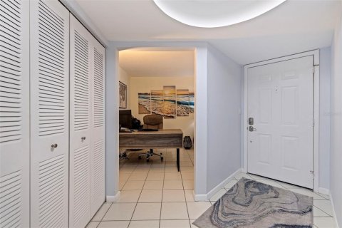 Снять в аренду кондоминиум в Сент-Питерсберг, Флорида 2 спальни, 116.59м2, № 1798224 - фото 5