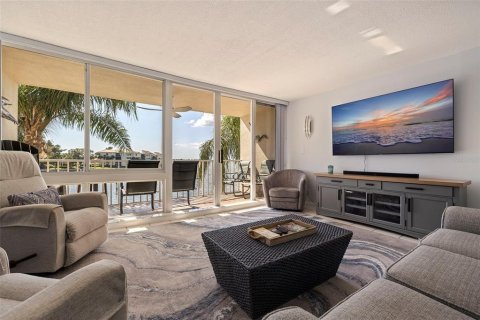 Снять в аренду кондоминиум в Сент-Питерсберг, Флорида 2 спальни, 116.59м2, № 1798224 - фото 17