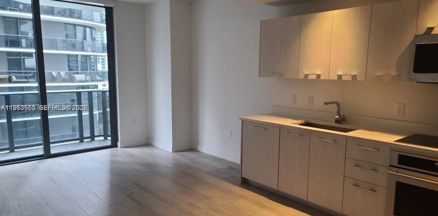 Condominio en Miami, Florida, 1 dormitorio  № 2054737