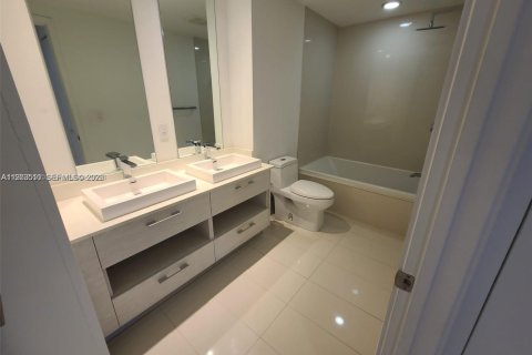 Condominio en alquiler en Miami, Florida, 1 dormitorio, 56.58 m2 № 2054737 - foto 4