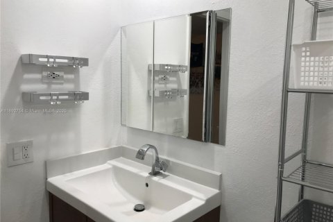 Copropriété à louer à Miami, Floride: 2 chambres, 92.72 m2 № 1946426 - photo 11