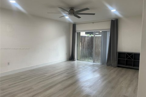 Copropriété à louer à Miami, Floride: 2 chambres, 92.72 m2 № 1946426 - photo 10
