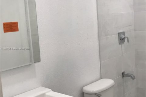 Copropriété à louer à Miami, Floride: 2 chambres, 92.72 m2 № 1946426 - photo 2
