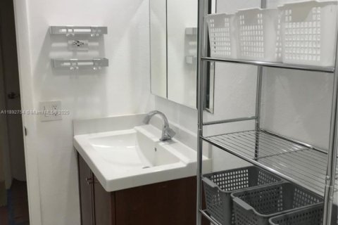 Copropriété à louer à Miami, Floride: 2 chambres, 92.72 m2 № 1946426 - photo 13
