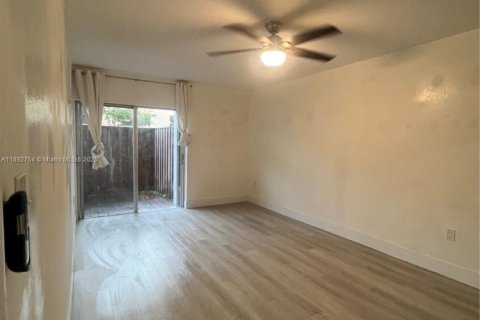 Copropriété à louer à Miami, Floride: 2 chambres, 92.72 m2 № 1946426 - photo 4