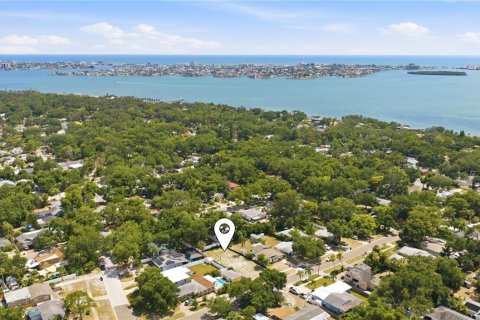 Casa en venta en Saint Petersburg, Florida, 4 dormitorios, 265.42 m2 № 2221731 - foto 4