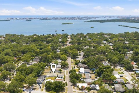 Casa en venta en Saint Petersburg, Florida, 4 dormitorios, 265.42 m2 № 2221731 - foto 3