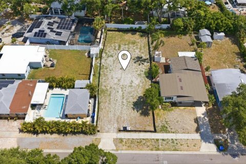 Casa en venta en Saint Petersburg, Florida, 4 dormitorios, 265.42 m2 № 2221731 - foto 9