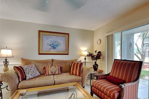 Condo in Bradenton, Florida, 2 bedrooms  № 2221754 - photo 9