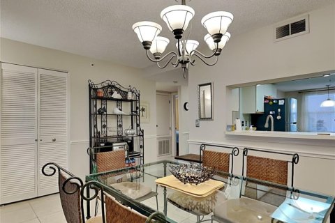 Condo in Bradenton, Florida, 2 bedrooms  № 2221754 - photo 6