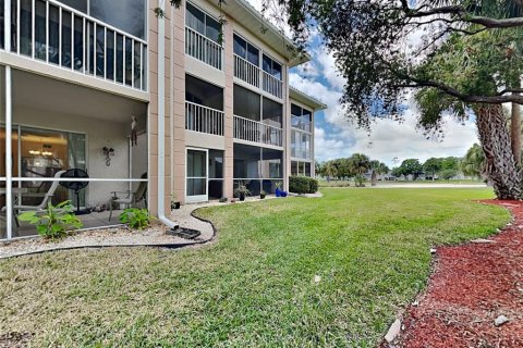 Condo in Bradenton, Florida, 2 bedrooms  № 2221754 - photo 16