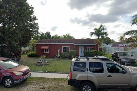 Villa ou maison à Miami, Floride 3 chambres, 86.96 m2 № 1996173