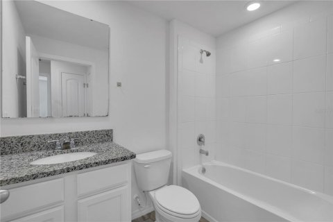 Adosado en venta en Winter Garden, Florida, 3 dormitorios, 145.67 m2 № 1900665 - foto 28