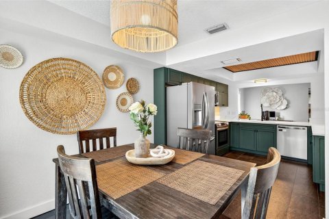 House in Clearwater, Florida 3 bedrooms, 178.56 sq.m. № 2117648 - photo 8
