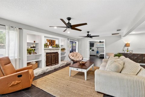 House in Clearwater, Florida 3 bedrooms, 178.56 sq.m. № 2117648 - photo 24