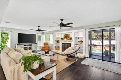 House in Clearwater, Florida 3 bedrooms, 178.56 sq.m. № 2117648 - photo 22