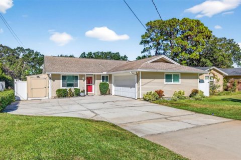 House in Clearwater, Florida 3 bedrooms, 178.56 sq.m. № 2117648