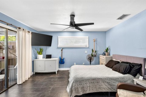 House in Clearwater, Florida 3 bedrooms, 178.56 sq.m. № 2117648 - photo 27