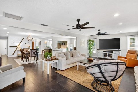 House in Clearwater, Florida 3 bedrooms, 178.56 sq.m. № 2117648 - photo 26