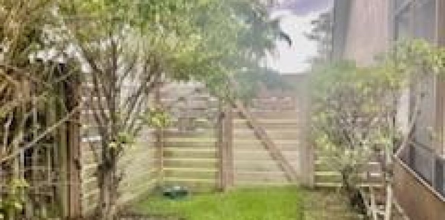 House in Lauderhill, Florida 4 bedrooms, 211.17 sq.m. № 1103582