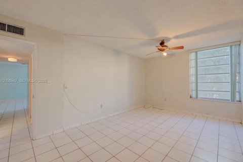 Appartement à louer à Miami, Floride: 2 chambres, 99.78 m2 № 2414573 - photo 9