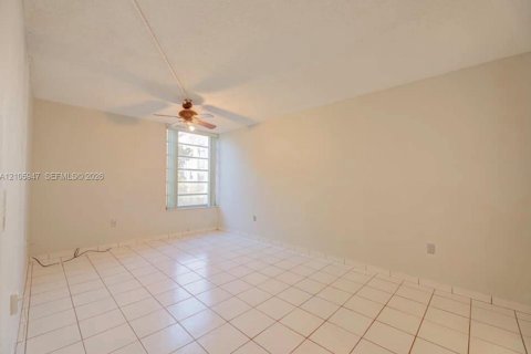 Appartement à louer à Miami, Floride: 2 chambres, 99.78 m2 № 2414573 - photo 8