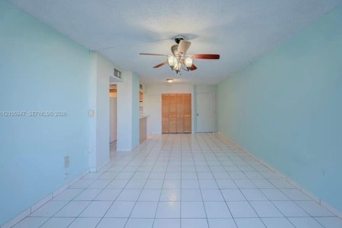 Appartement à louer à Miami, Floride: 2 chambres, 99.78 m2 № 2414573 - photo 3