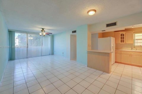 Appartement à louer à Miami, Floride: 2 chambres, 99.78 m2 № 2414573 - photo 2
