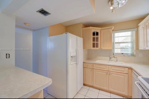Appartement à louer à Miami, Floride: 2 chambres, 99.78 m2 № 2414573 - photo 4
