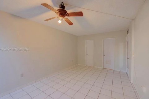 Appartement à louer à Miami, Floride: 2 chambres, 99.78 m2 № 2414573 - photo 10