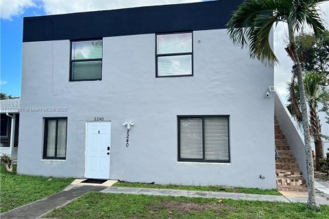 Propiedad comercial en venta en Hollywood, Florida, 222.97 m2 № 1827475 - foto 1