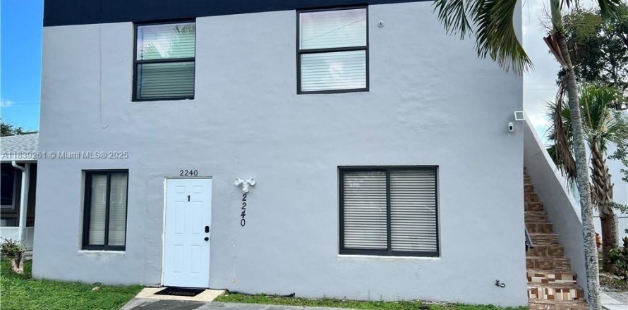 Propiedad comercial en Hollywood, Florida 222.97 m2 № 1827475