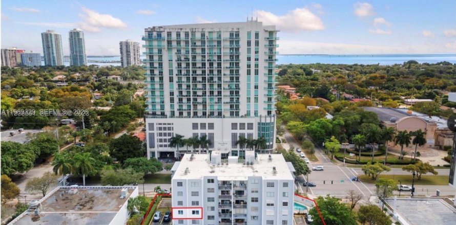 Condo in Miami, Florida, 2 bedrooms  № 2030994