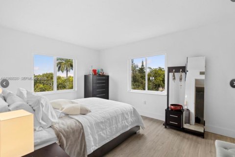 Condo in Miami, Florida, 2 bedrooms  № 2030994 - photo 8