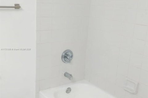 Condo in Davie, Florida, 3 bedrooms  № 1472223 - photo 8