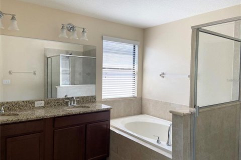 Casa en alquiler en Brandon, Florida, 4 dormitorios, 243.4 m2 № 1910318 - foto 10
