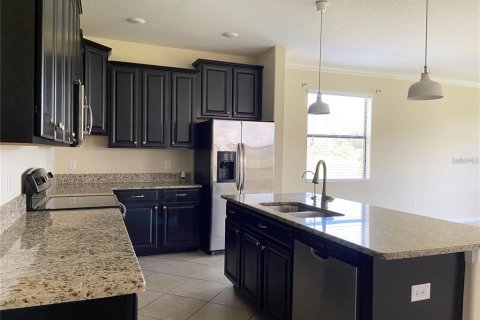 Casa en alquiler en Brandon, Florida, 4 dormitorios, 243.4 m2 № 1910318 - foto 3