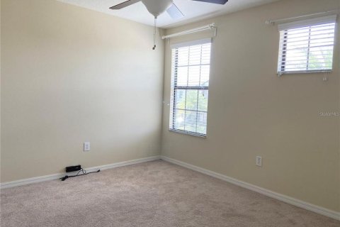 Casa en alquiler en Brandon, Florida, 4 dormitorios, 243.4 m2 № 1910318 - foto 13