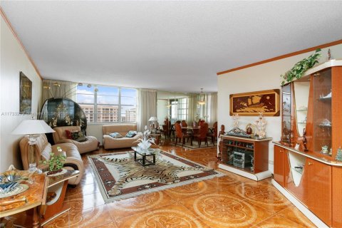 Condominio en venta en Sunny Isles Beach, Florida, 2 dormitorios, 143.44 m2 № 1695953 - foto 9
