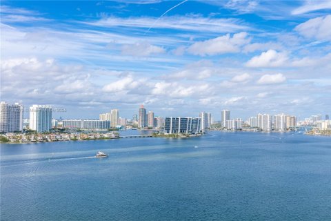 Condominio en venta en Sunny Isles Beach, Florida, 2 dormitorios, 143.44 m2 № 1695953 - foto 1
