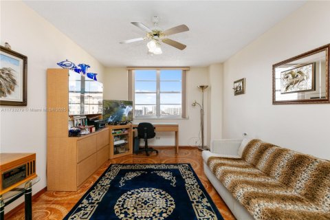 Condominio en venta en Sunny Isles Beach, Florida, 2 dormitorios, 143.44 m2 № 1695953 - foto 16