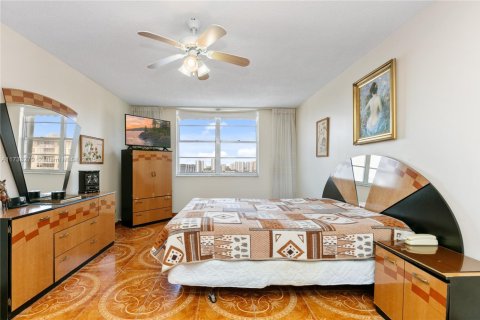 Condominio en venta en Sunny Isles Beach, Florida, 2 dormitorios, 143.44 m2 № 1695953 - foto 17