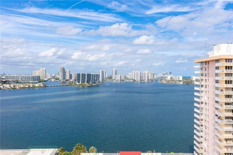 Condominio en venta en Sunny Isles Beach, Florida, 2 dormitorios, 143.44 m2 № 1695953 - foto 6