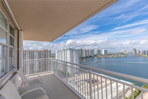 Condominio en venta en Sunny Isles Beach, Florida, 2 dormitorios, 143.44 m2 № 1695953 - foto 7